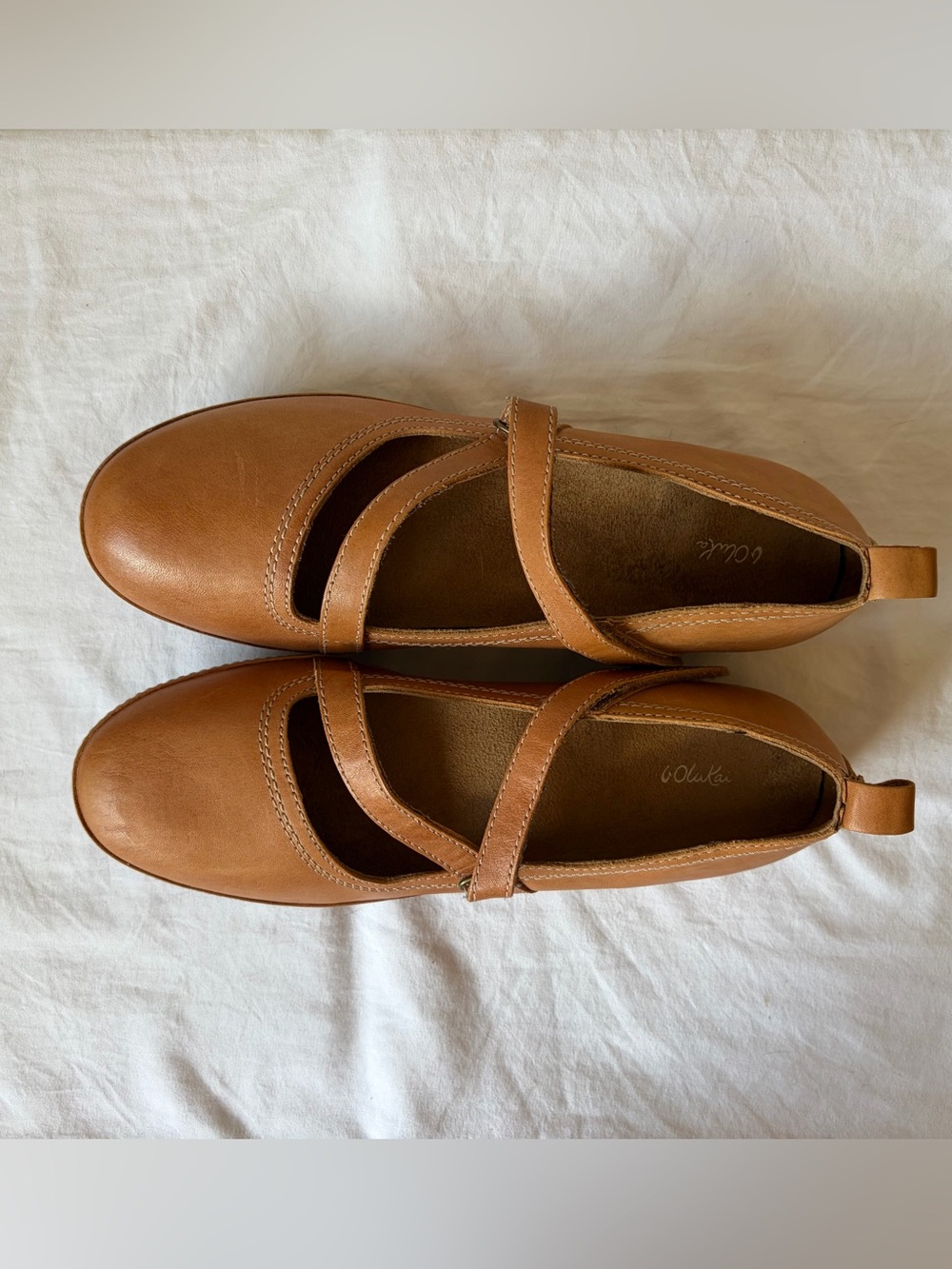 Olukai NWOT Women’s Tan Leather Mary Jane Flats Comfortable Everyday Shoe Sz 9 - Picture 3 of 7